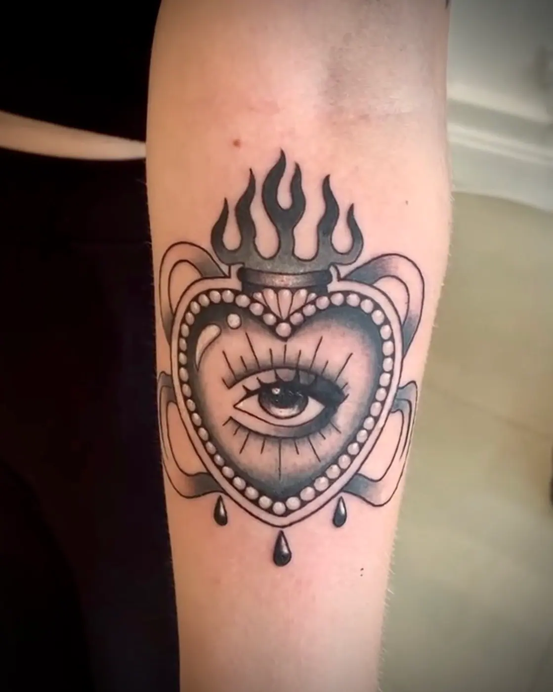 Fresh Eye Heart Traditional Oldschool Tattoo