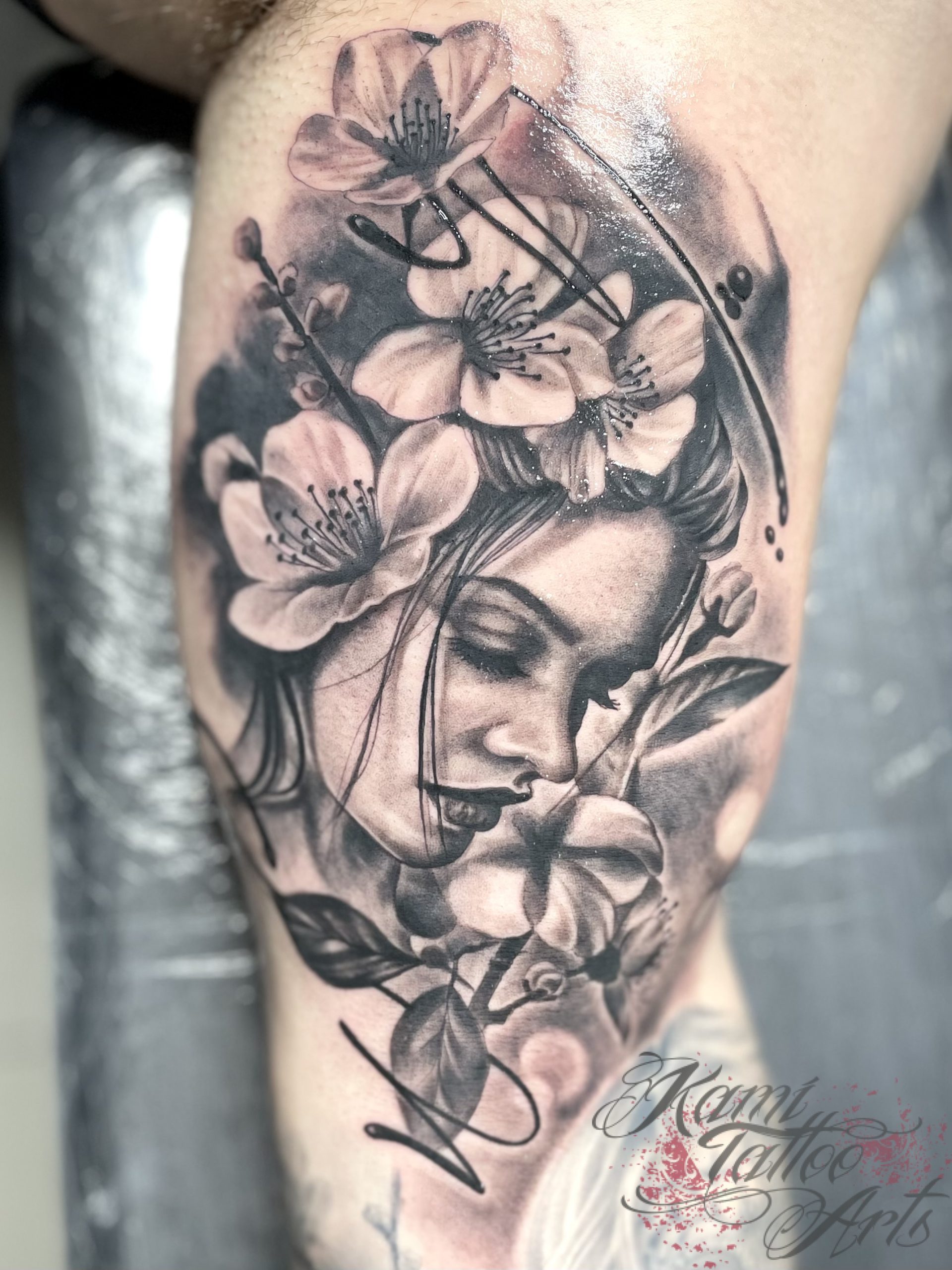 Woman flowers portrait Tatttoo